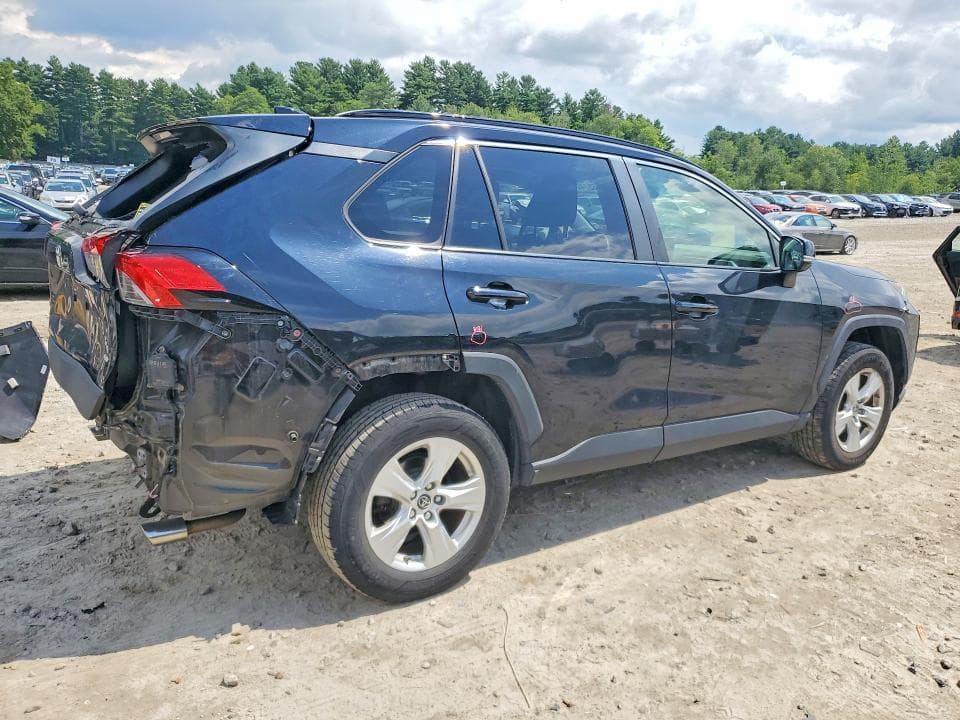2019 TOYOTA RAV4 XLE 3