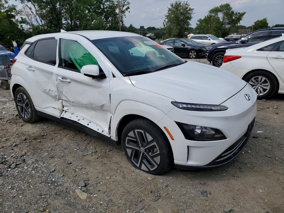 2023 HYUNDAI KONA SE 4
