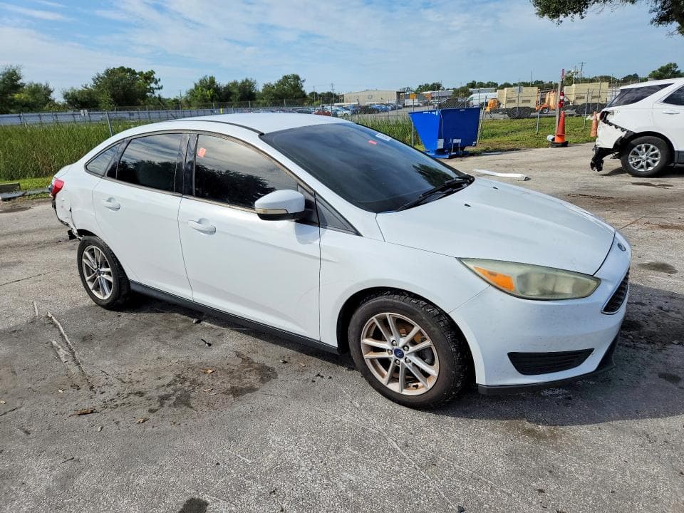2017 FORD FOCUS SE 4