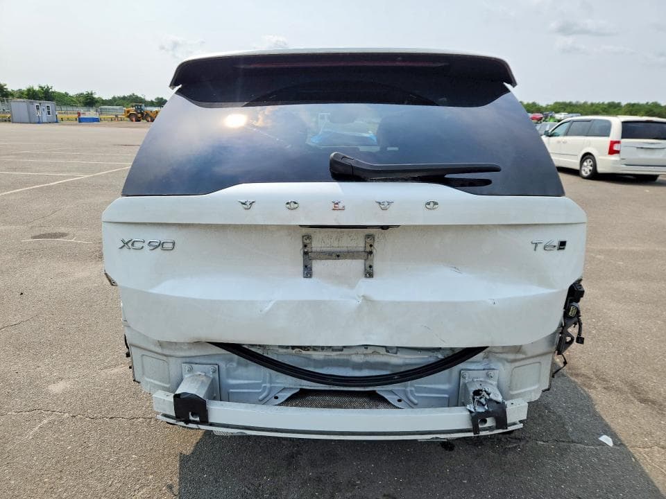 2021 VOLVO XC90 T6 MOMENTUM 6