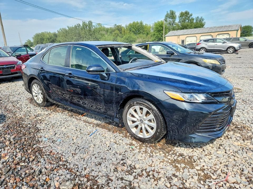 2018 TOYOTA CAMRY LE 4