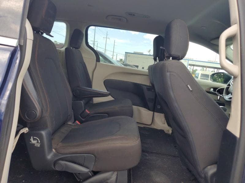 2017 CHRYSLER PACIFICA TOURING 11