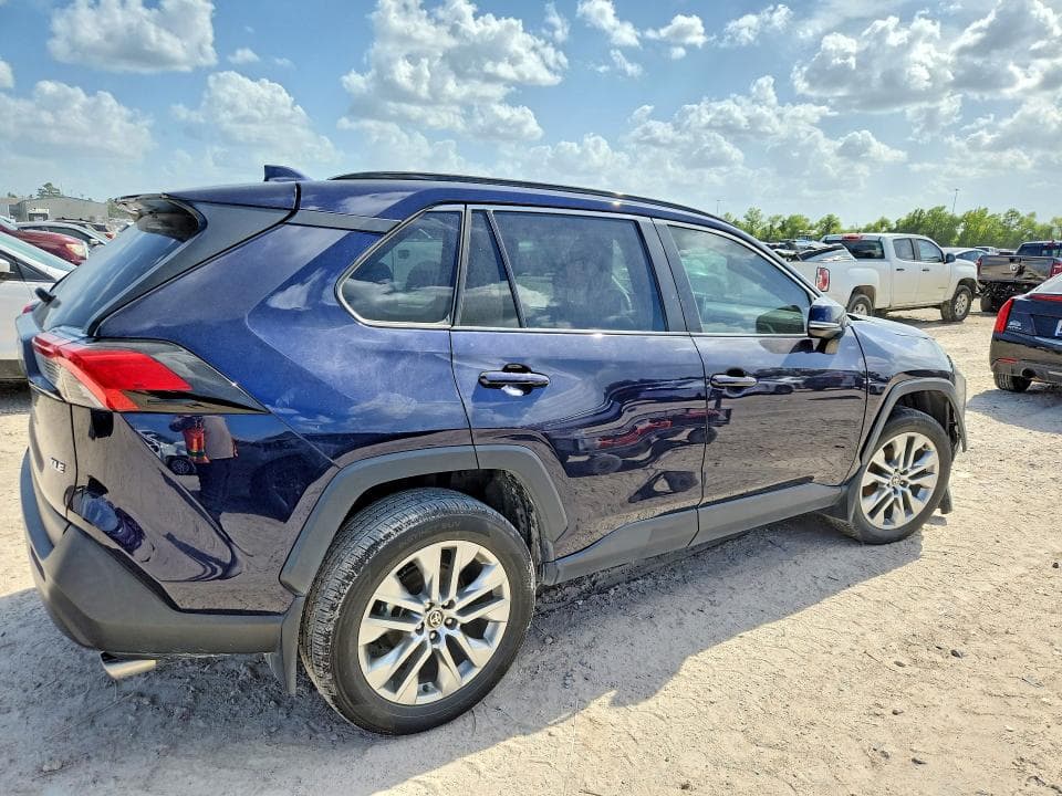 2024 TOYOTA RAV4 XLE PREMIUM 3