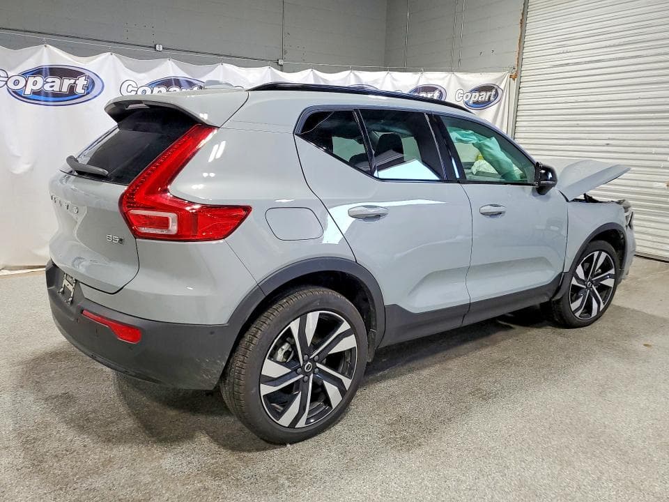 2026 VOLVO XC40 PLUS 3