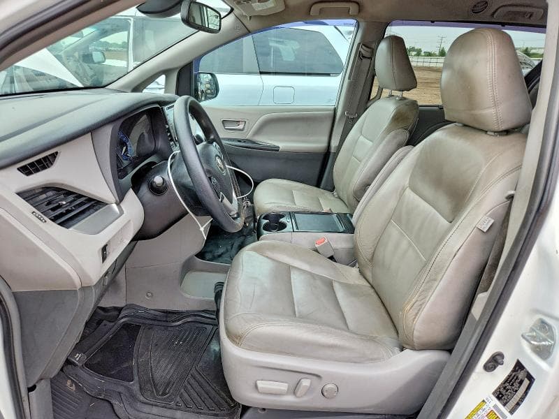2019 TOYOTA SIENNA LE 7