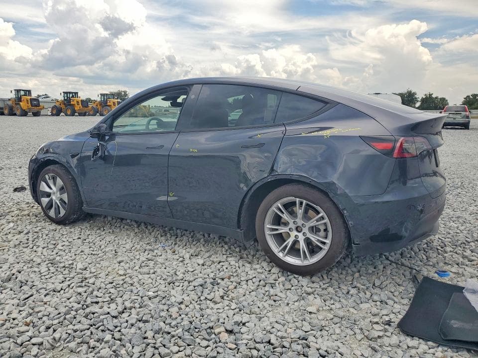 2024 TESLA MODEL Y 2