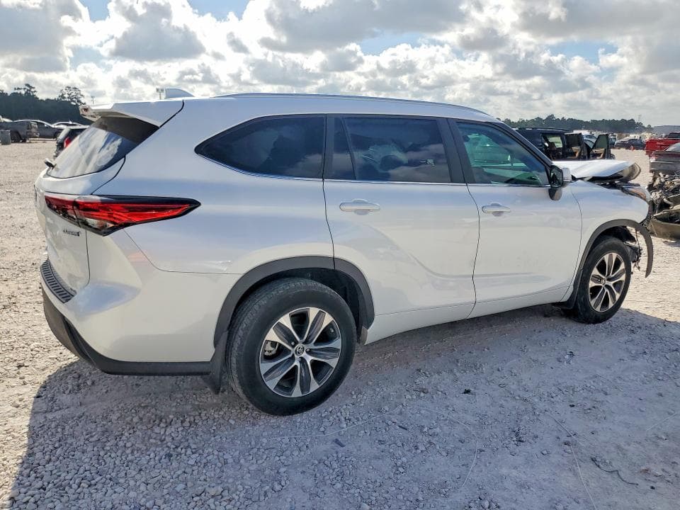 2023 TOYOTA HIGHLANDER HYBRID XLE 3