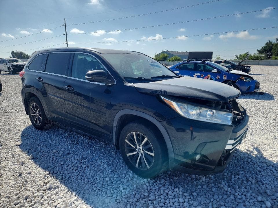 2018 TOYOTA HIGHLANDER XLE 4