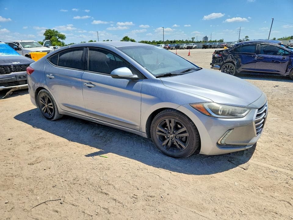 2017 HYUNDAI ELANTRA SE 4