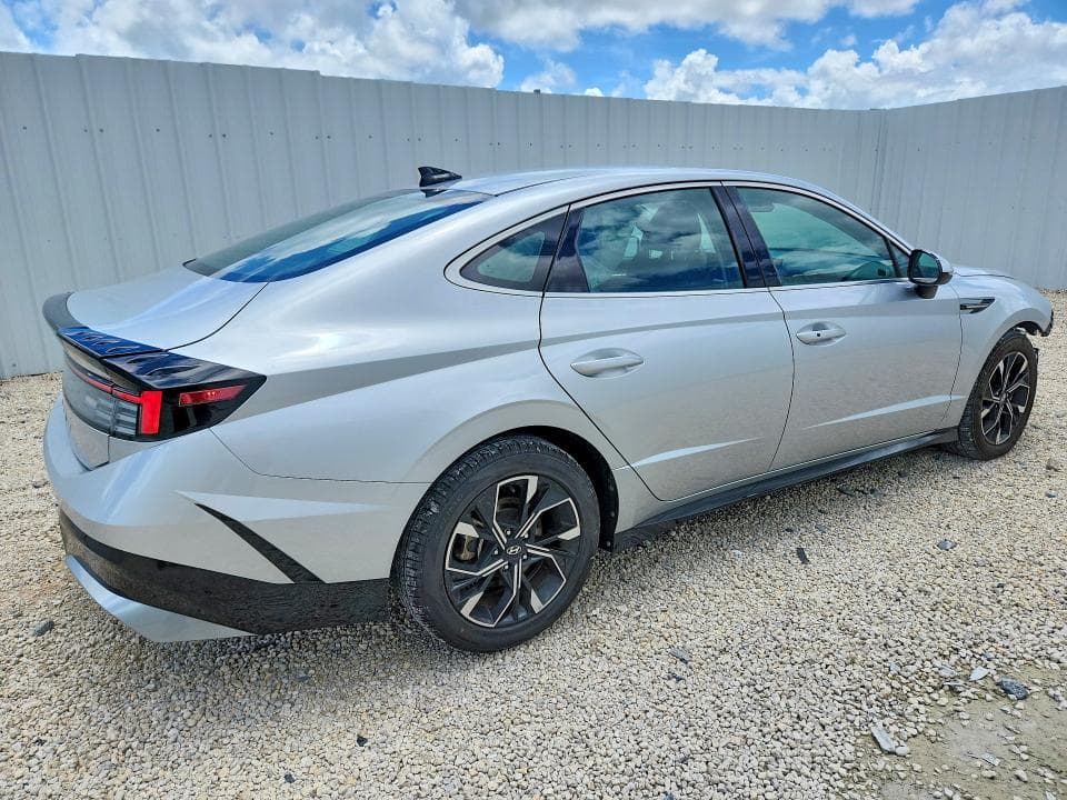 2025 HYUNDAI SONATA SEL 3