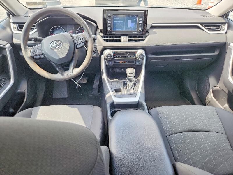 2020 TOYOTA RAV4 XLE 8