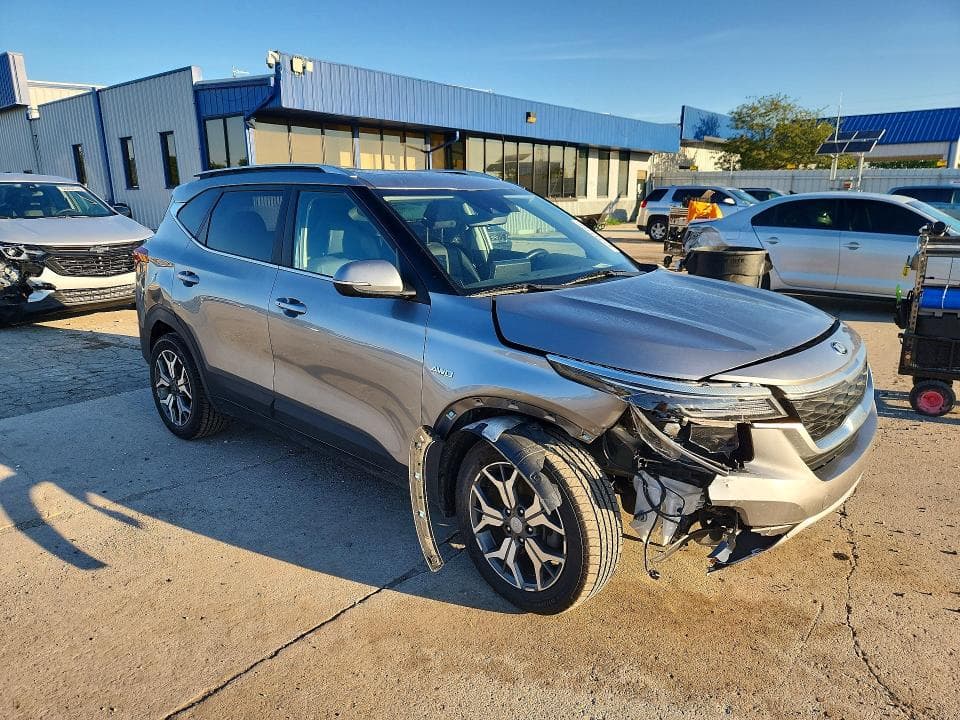 2021 KIA SELTOS EX 4