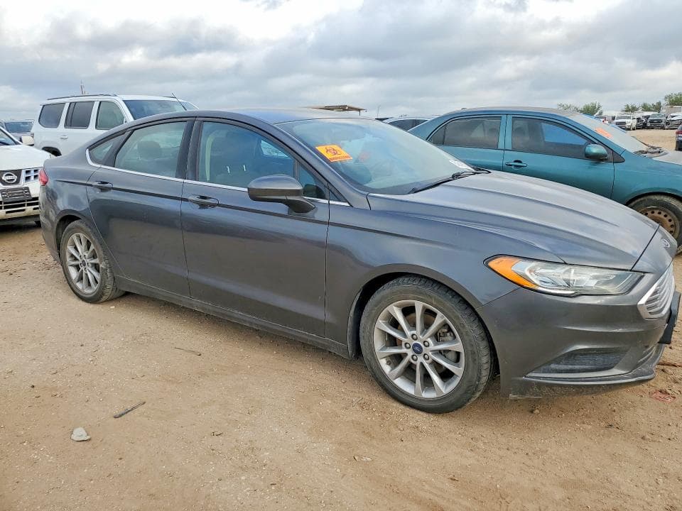 2017 FORD FUSION SE 4