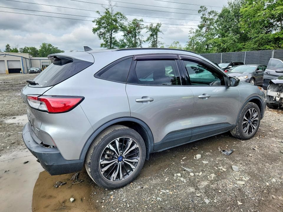 2021 FORD ESCAPE SE 3