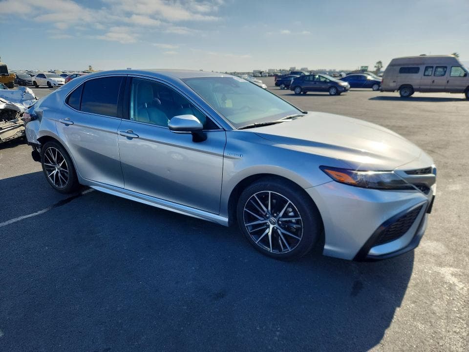 2021 TOYOTA CAMRY SE 4