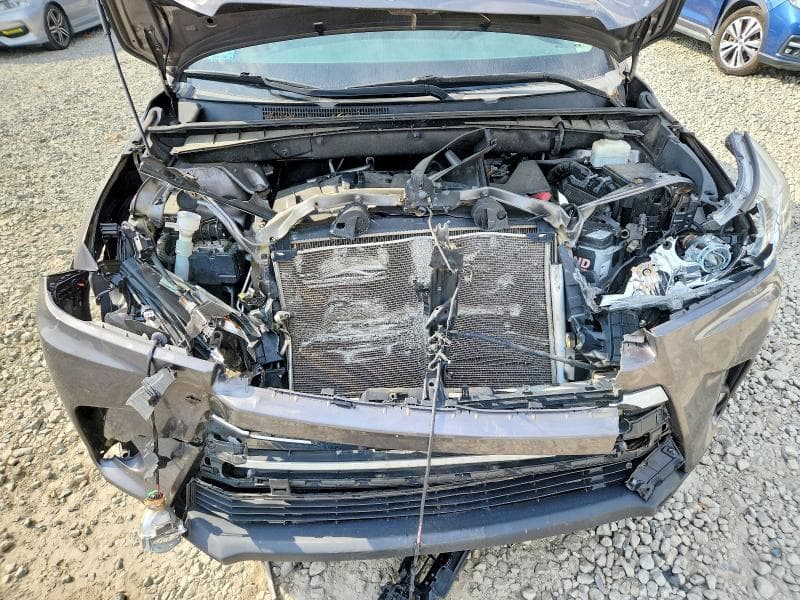 2018 TOYOTA HIGHLANDER XLE 12