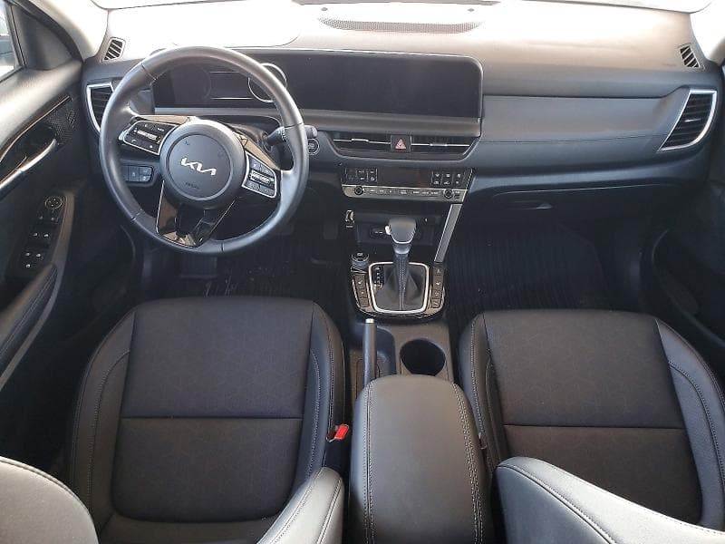 2025 KIA SELTOS EX 8
