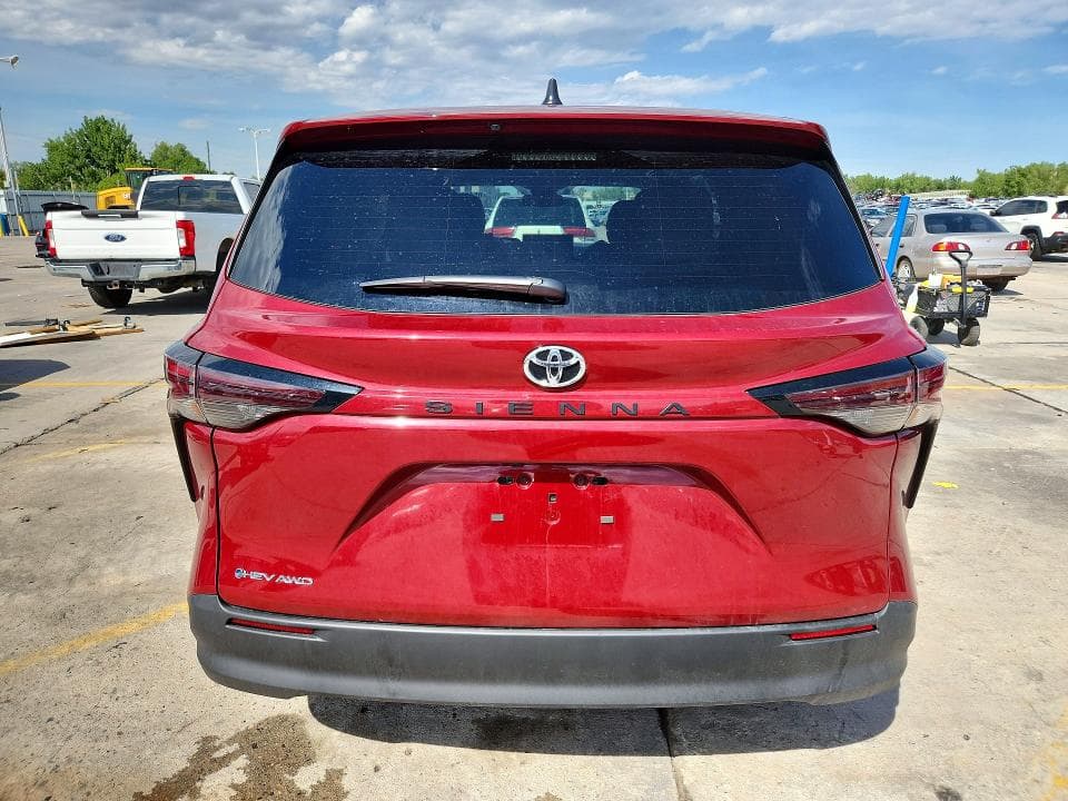 2026 TOYOTA SIENNA LE 6