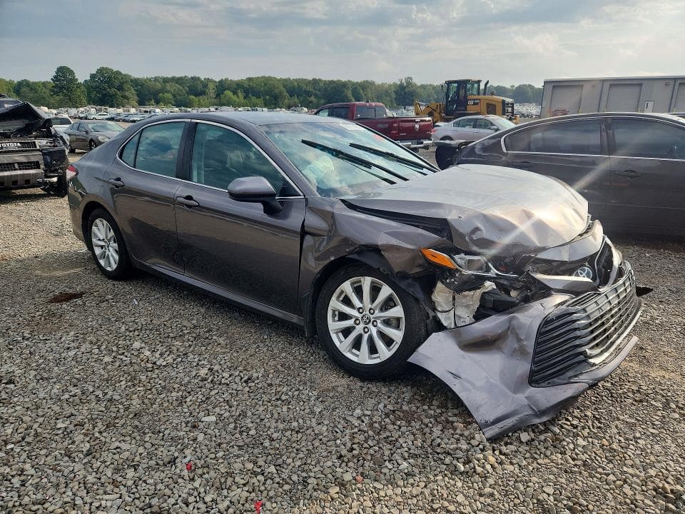 2018 TOYOTA CAMRY LE 4