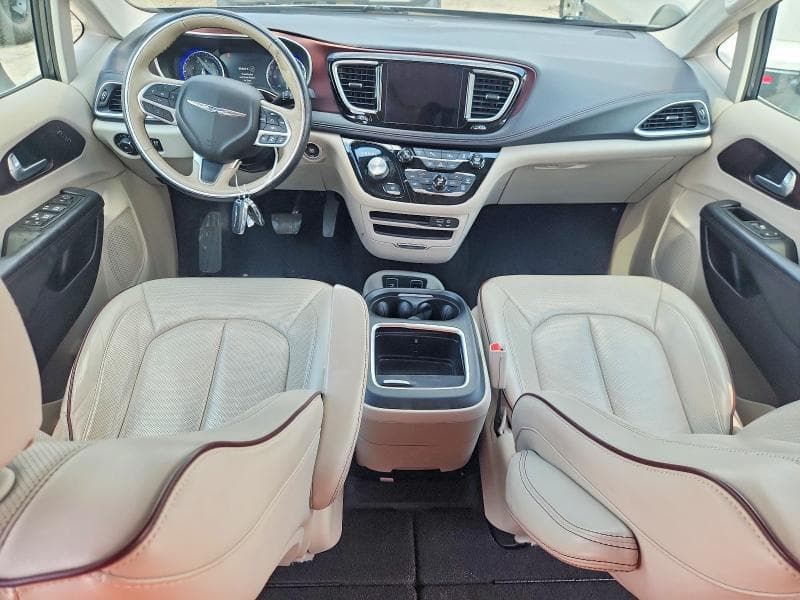 2017 CHRYSLER PACIFICA LIMITED 8