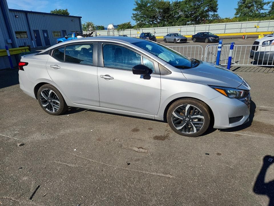 2024 NISSAN VERSA SR 4
