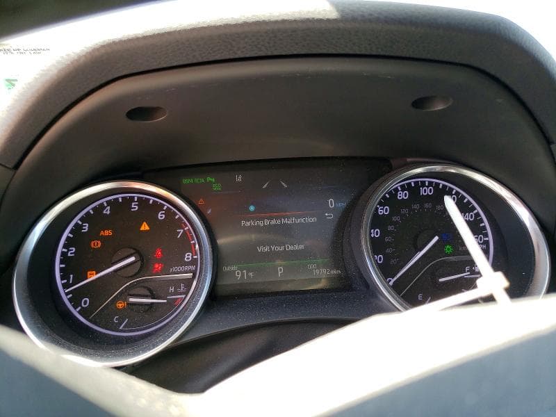 2018 TOYOTA CAMRY XLE 9