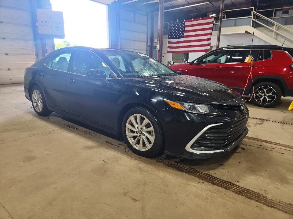 2021 TOYOTA CAMRY LE 4