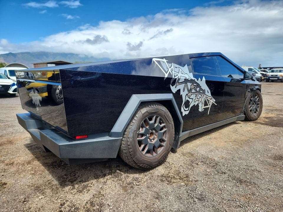 2024 TESLA CYBERTRUCK 3