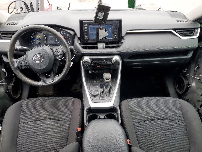 2020 TOYOTA RAV4 LE 8