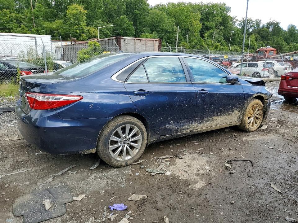 2017 TOYOTA CAMRY XLE 3