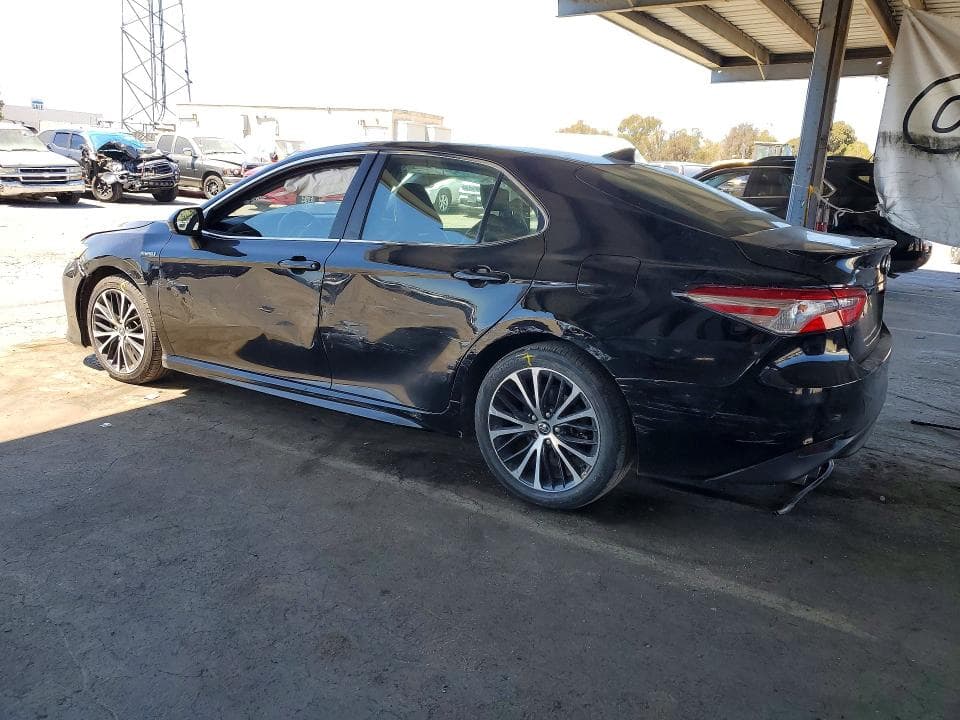 2020 TOYOTA CAMRY SE 2