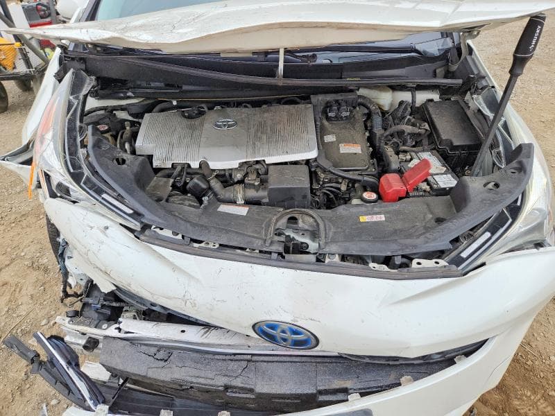2017 TOYOTA PRIUS THREE TOURING 11