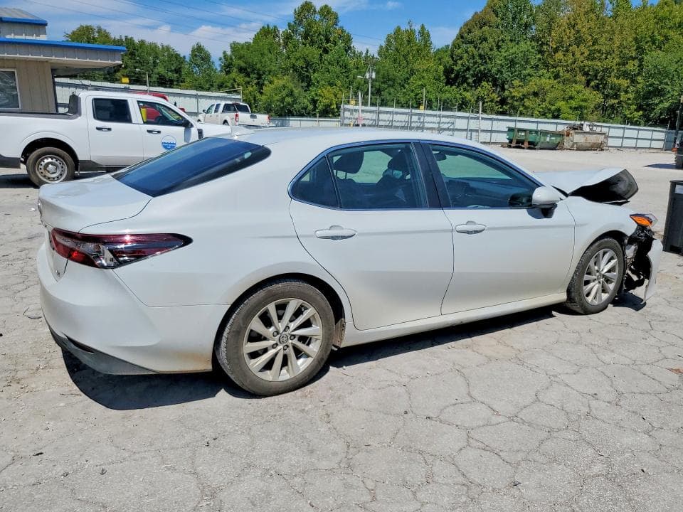 2022 TOYOTA CAMRY LE 3