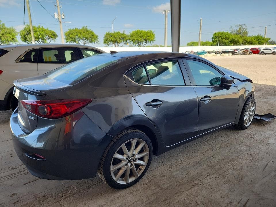 2017 MAZDA 3 TOURING 3