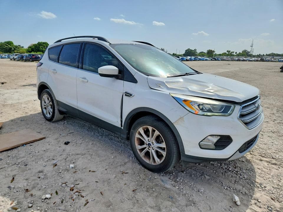 2017 FORD ESCAPE SE 4
