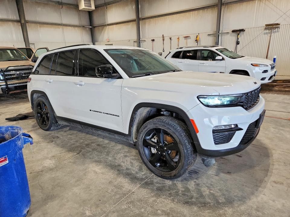 2023 JEEP GRAND CHEROKEE LIMITED 4