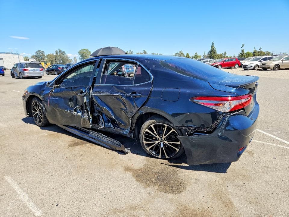 2018 TOYOTA CAMRY SE 2