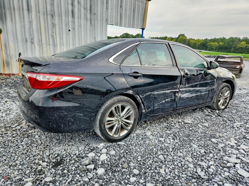 2017 TOYOTA CAMRY SE 3