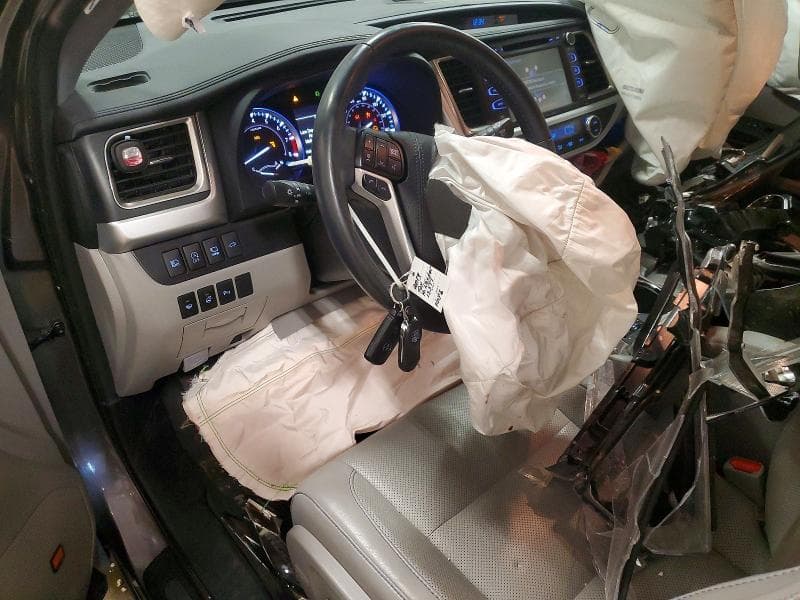 2019 TOYOTA HIGHLANDER LIMITED PLATINUM 8