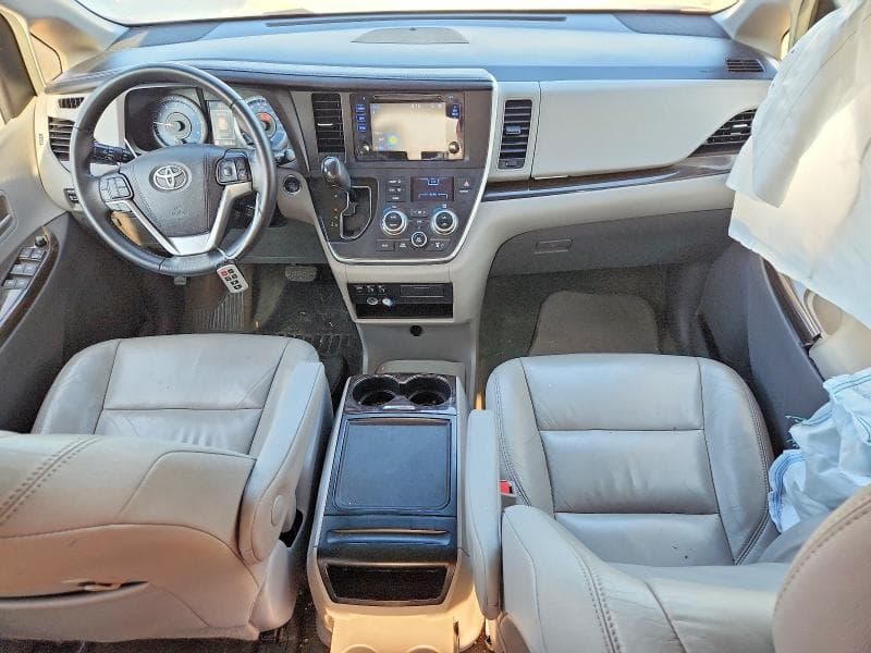 2017 TOYOTA SIENNA XLE 8-PASSENGER 8