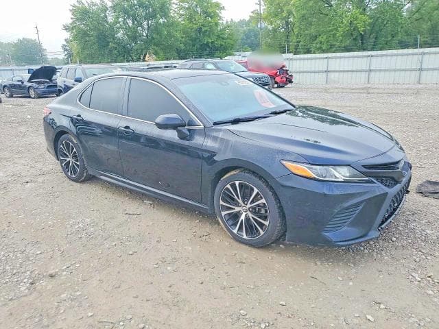 2018 TOYOTA CAMRY SE 4