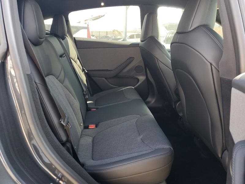 2026 TESLA MODEL Y 10