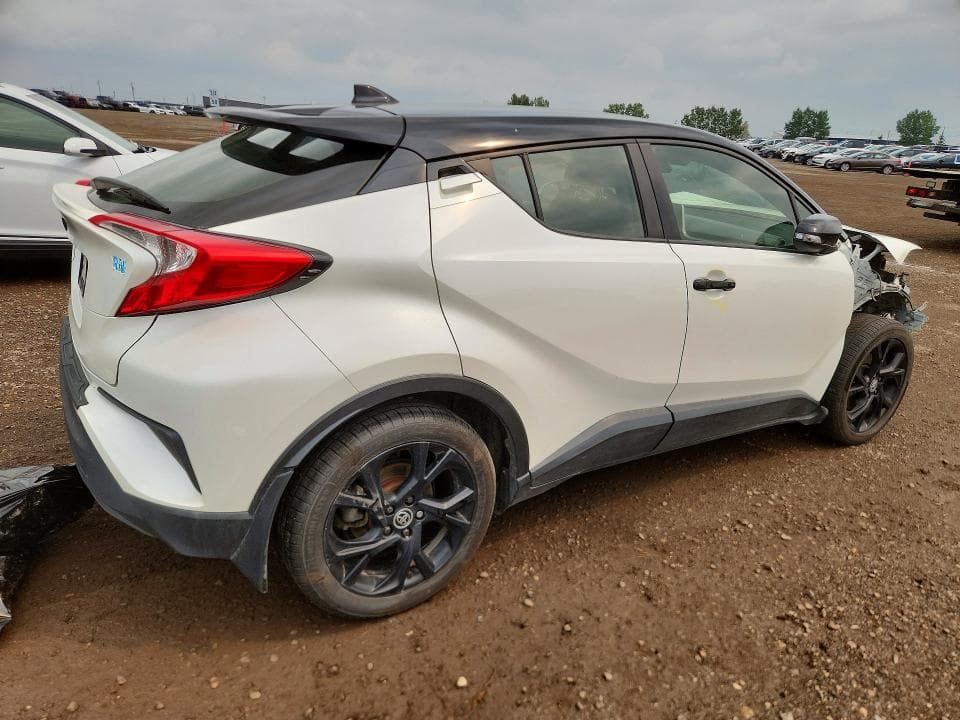 2021 TOYOTA C-HR LE 3