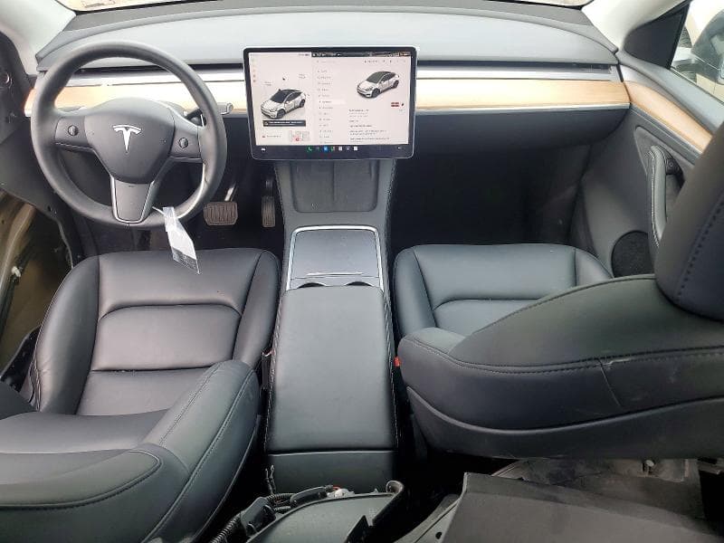 2025 TESLA MODEL Y 8