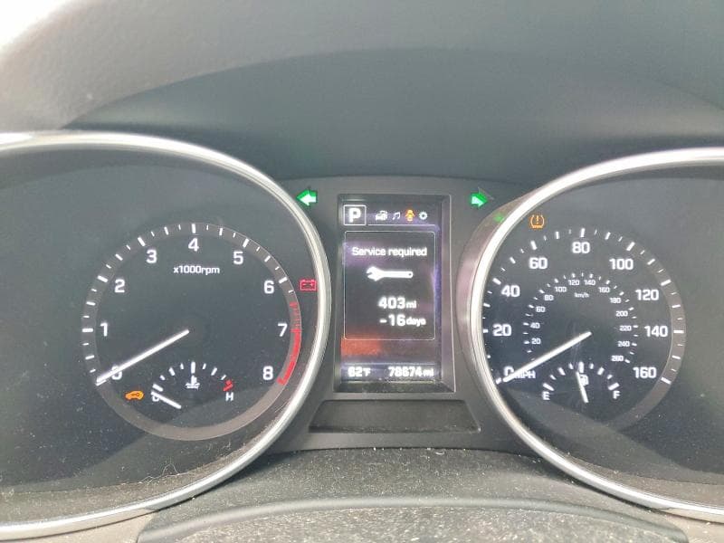 2018 HYUNDAI SANTA FE SE 9