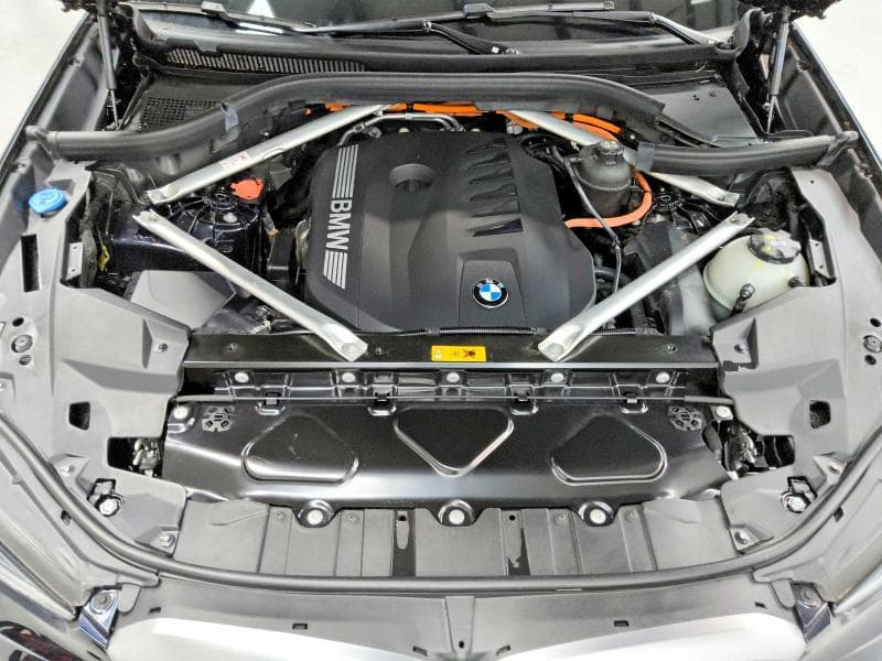 2025 BMW X5 XDRIVE50E 12