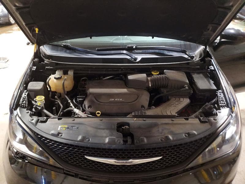 2018 CHRYSLER PACIFICA L 12