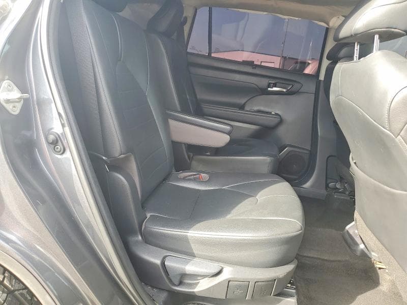 2020 TOYOTA HIGHLANDER XLE 11