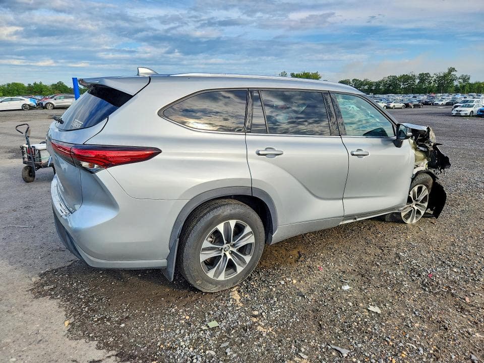 2020 TOYOTA HIGHLANDER XLE 3