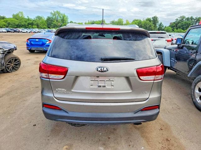 2017 KIA SORENTO LX V6 6